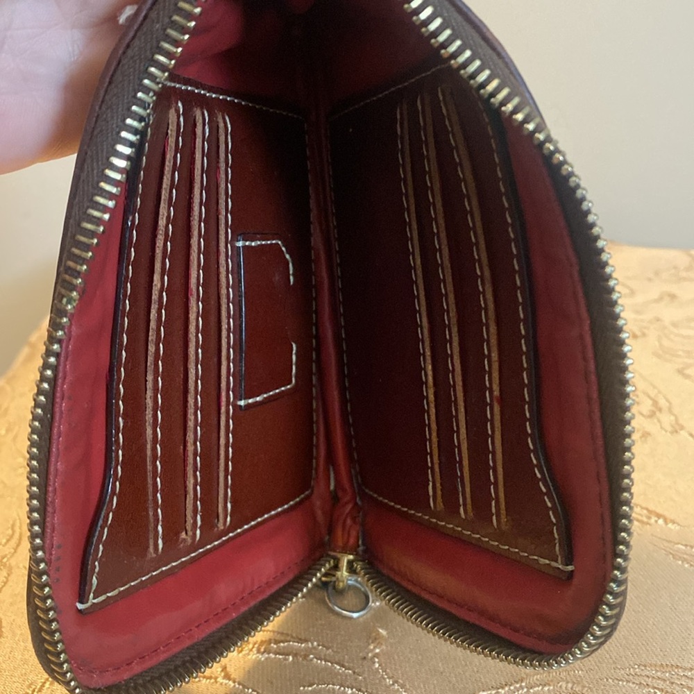 Dooney and Bourke wristlet - Picture 2 of 5